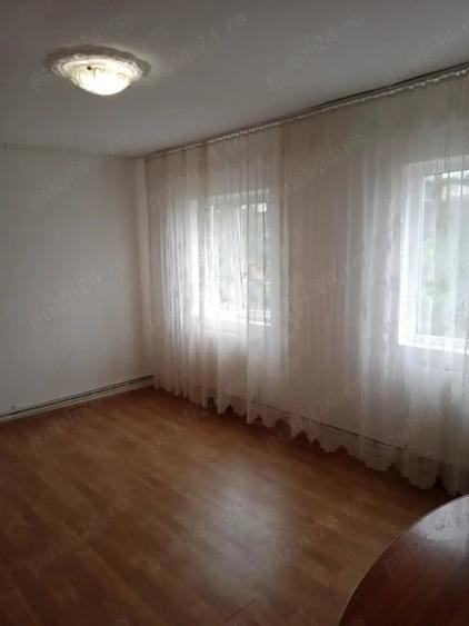 Apartament cu 3 camere decomandat în Micro 9