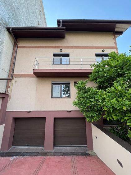 Duplex cu 13 camere cu Canalizare în Bucureștii Noi