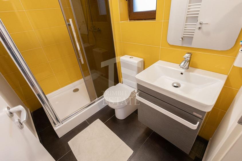 Casă individuală cu 7 camere cu Canalizare în Dumbrăvița