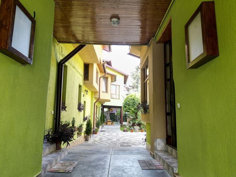 Casă individuală cu 10 camere cu Canalizare în Banu Mărăcine