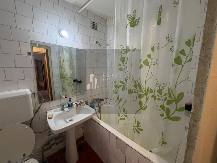 Apartament cu 3 camere semidecomandat în 1 Decembrie 1918
