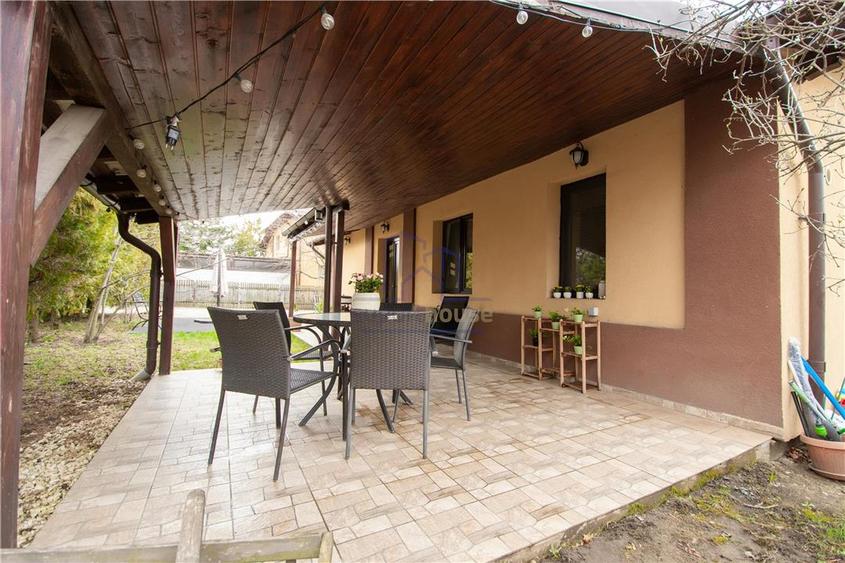 Casă cu 4 camere cu Garaj în Păulești