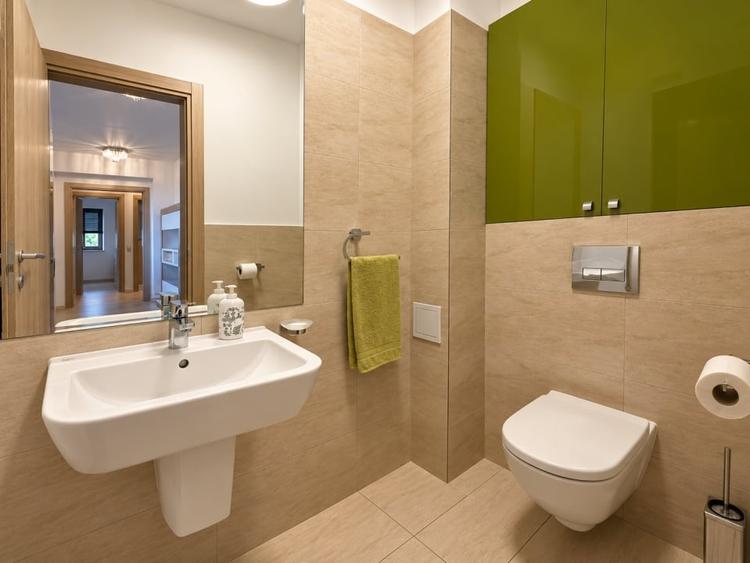Apartament cu 4 camere decomandat, mobilat în Băneasa
