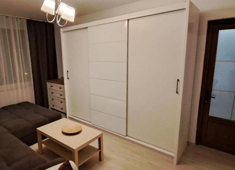 Apartament cu 4 camere decomandat în Rahova