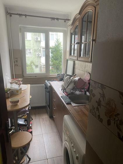 Apartament cu 3 camere decomandat în Ostroveni