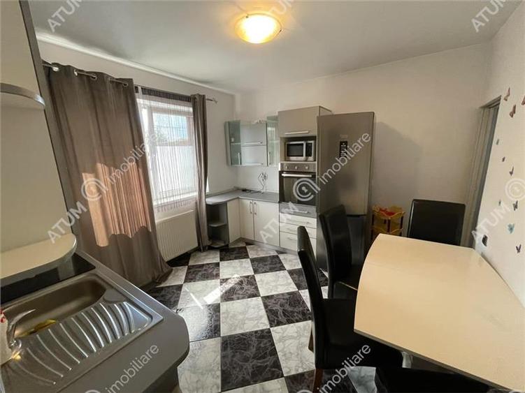 Apartament cu 3 camere decomandat, mobilat în Turnișor