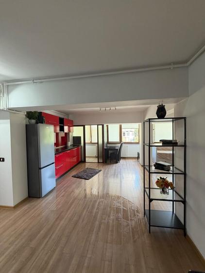 Apartament cu 3 camere decomandat, mobilat în Dacia