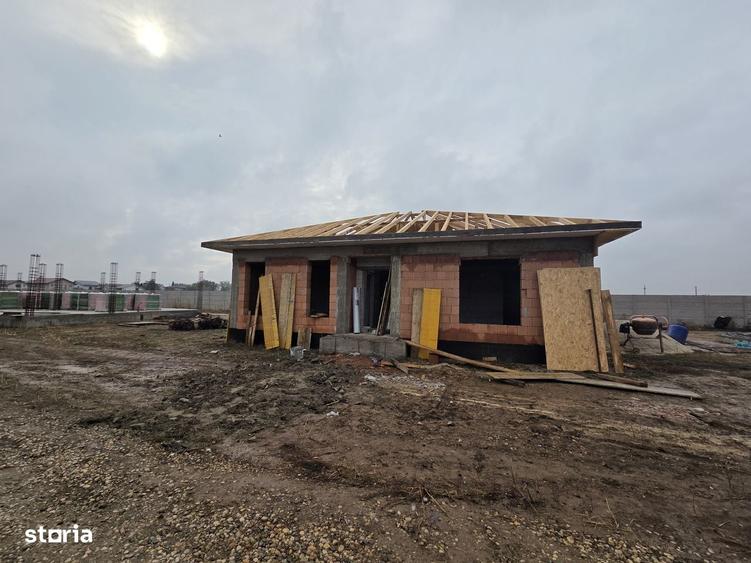 Casă cu 4 camere cu Teren 500 Mp în Central
