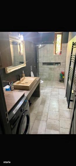 Casă cu 4 camere cu Teren 552 Mp în Central
