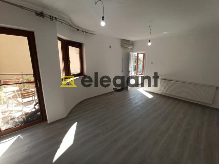 Apartament cu 5 camere decomandat, mobilat în Craiovița Nouă