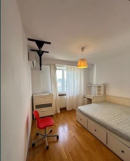 Apartament cu 3 camere decomandat, mobilat în Tineretului