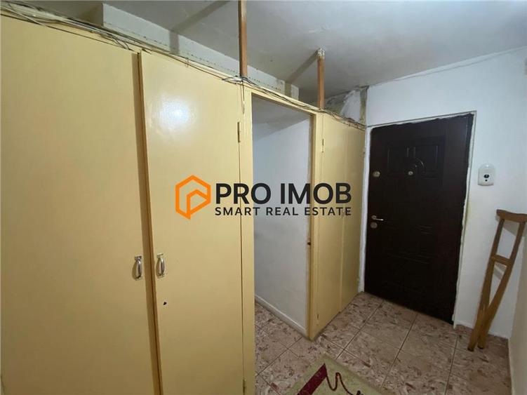 Apartament cu 2 camere semidecomandat, mobilat în Berca