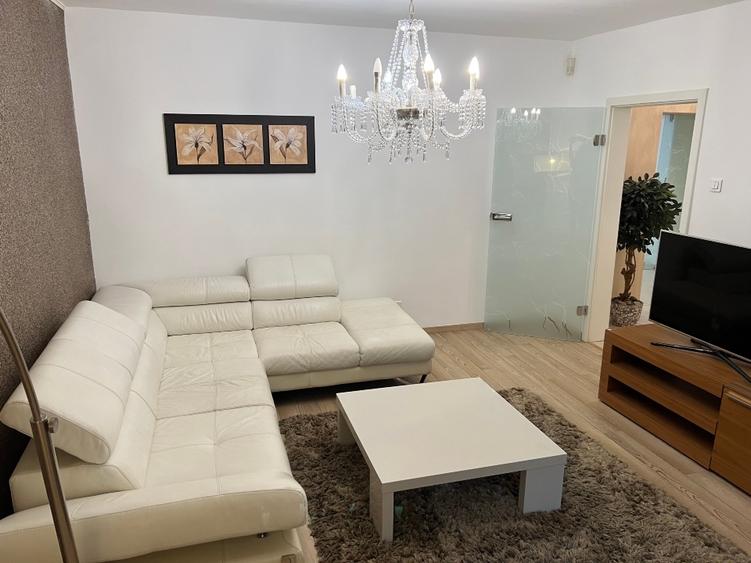Apartament cu 4 camere decomandat, mobilat în Costin Georgian