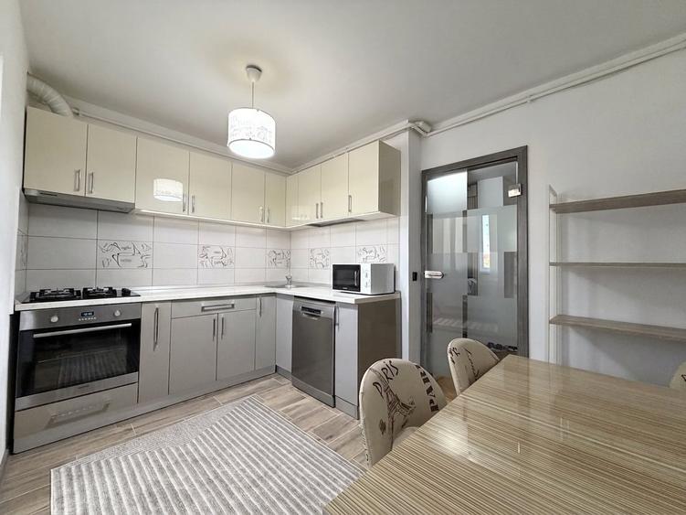 Apartament cu 3 camere decomandat, mobilat în Lipovei