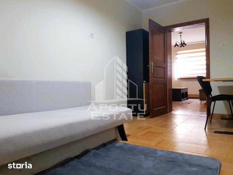 Apartament cu 3 camere semidecomandat în Central