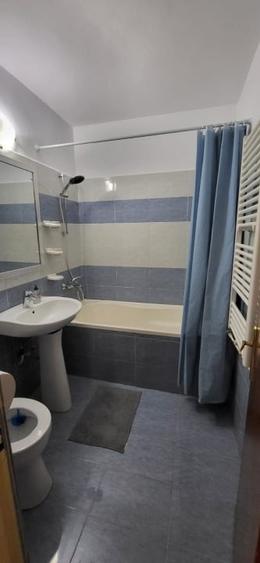 Apartament cu 4 camere semidecomandat, mobilat în City Park Mall