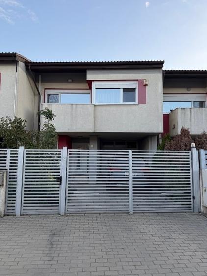 Casă cu 4 camere cu Canalizare în Aradului
