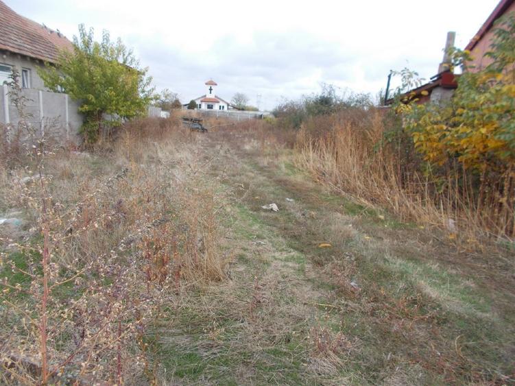 Teren Construcții intravilan de 974 mp, în Parța