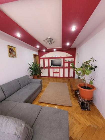 Apartament cu 3 camere semidecomandat în Bartolomeu