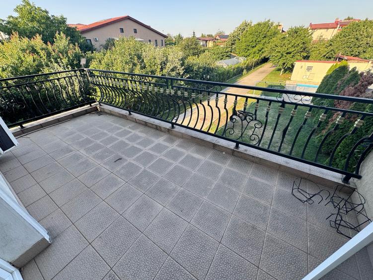 Casă individuală cu 6 camere cu Piscina în Metalurgiei