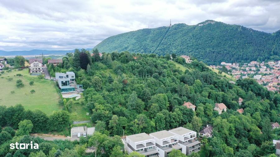 Teren de 2700 mp, în Schei