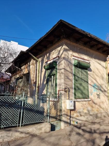 Casă cu 9 camere cu Teren 413 Mp în Parcul Carol