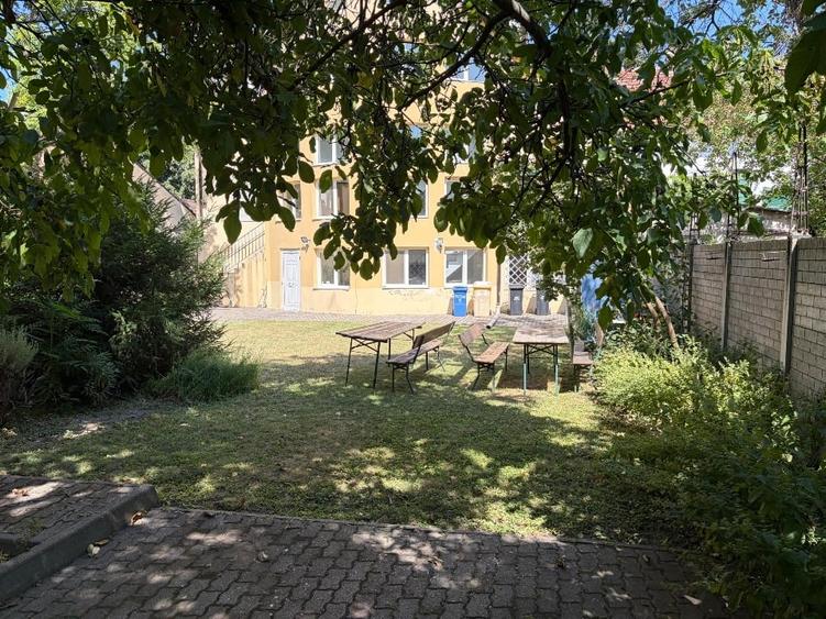 Casă individuală cu 15 camere cu Canalizare în Complex Studențesc