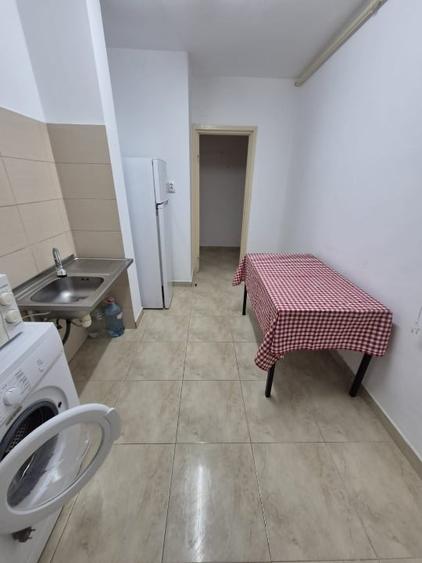 Apartament cu 2 camere semidecomandat în Gorjului