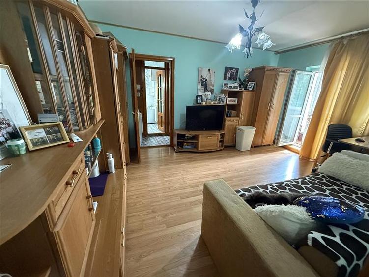 Apartament cu 2 camere semidecomandat în Mioriței