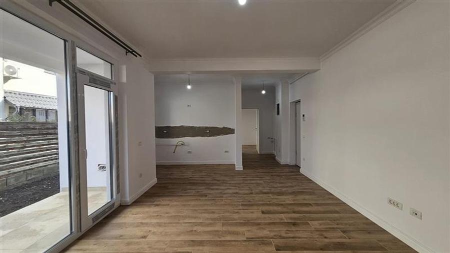 Apartament cu 4 camere decomandat în Dumbrăvița