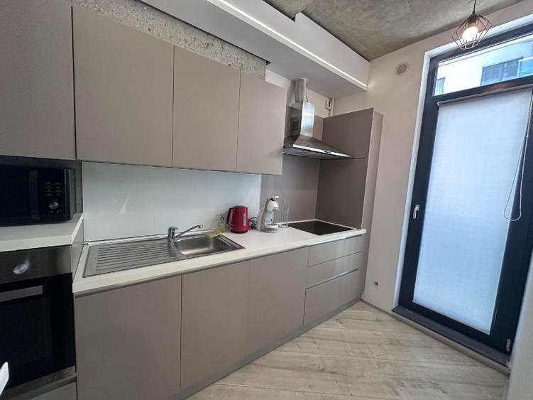 Apartament cu 2 camere semidecomandat, mobilat în Floreasca