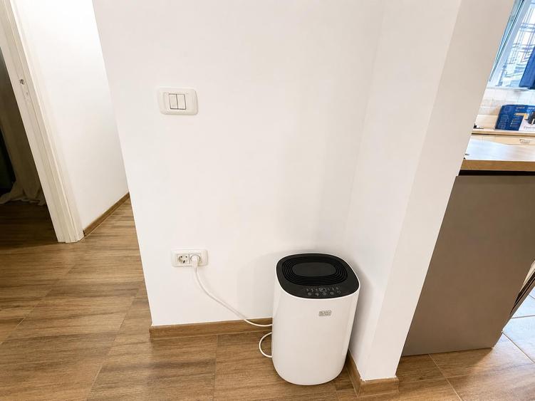 Apartament cu 2 camere semidecomandat, mobilat în P-ța Victoriei