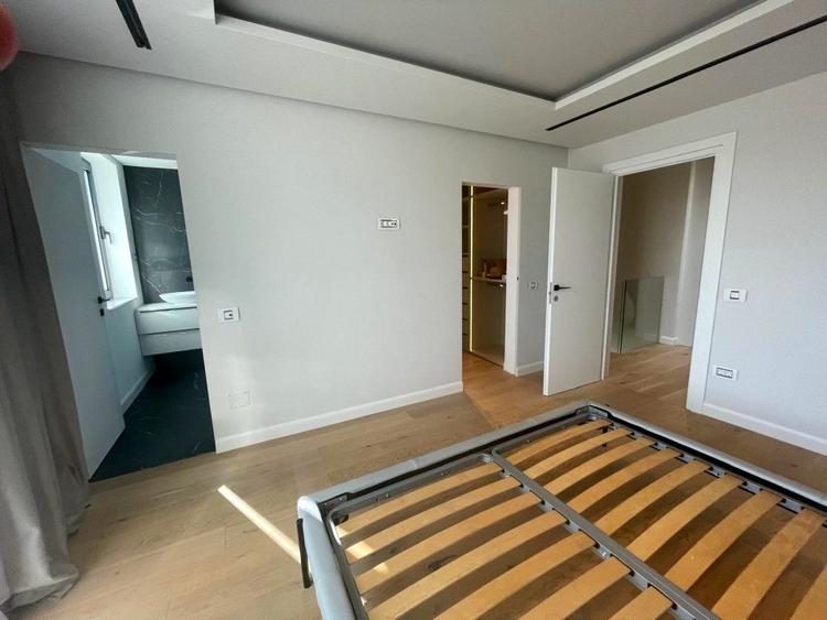 Apartament cu 3 camere semidecomandat, mobilat în Bună Ziua