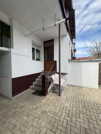 Casă individuală cu 3 camere cu Canalizare în Central