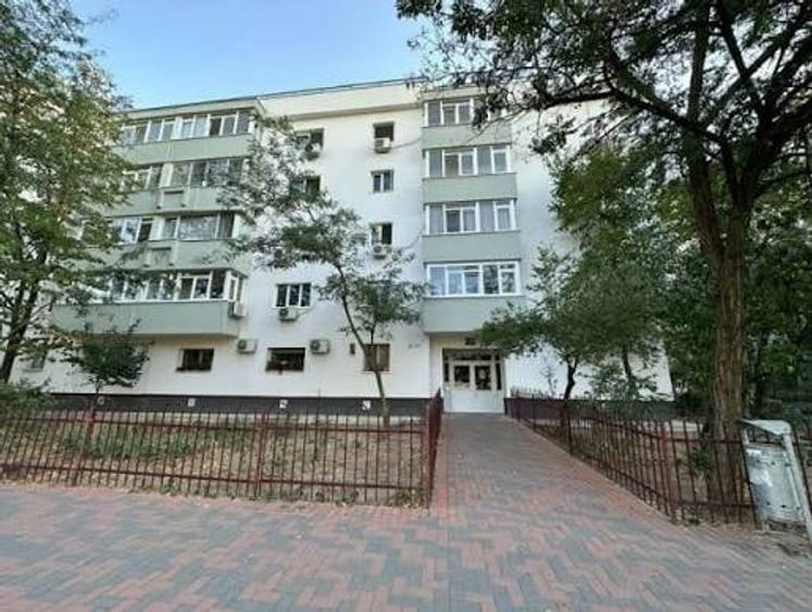 Apartament cu 3 camere decomandat în Vitan Mall