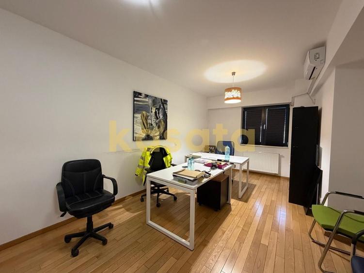 Apartament cu 3 camere semidecomandat în Barbu Văcărescu