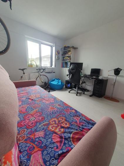 Apartament cu 3 camere decomandat în Exterior Vest