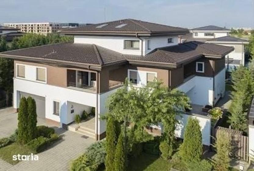 Casă cu 10 camere cu Teren 1200 Mp în Central