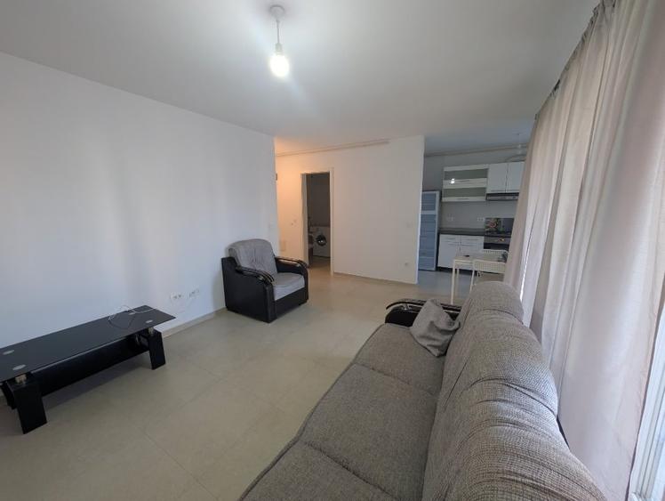 Apartament cu 2 camere decomandat, mobilat în Tractorul