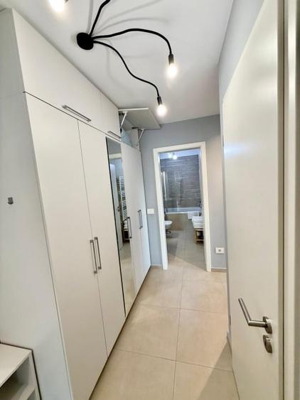 Apartament cu 3 camere decomandat, mobilat în Tractorul