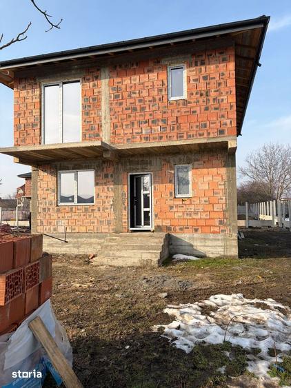 Casă cu 4 camere cu Teren 488 Mp în Dragomirești-Vale