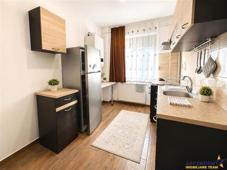 Apartament cu 2 camere decomandat, mobilat în Tractorul