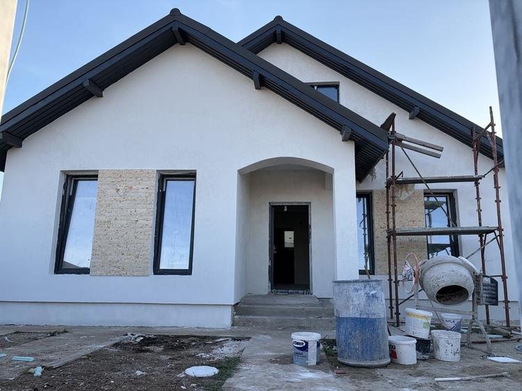 Casă cu 4 camere în Central