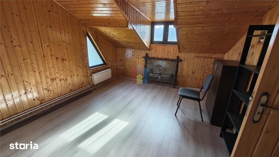 Casă cu 6 camere cu Teren 300 Mp în Tineretului