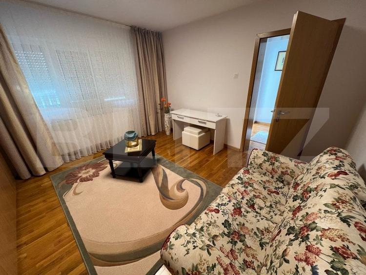 Casă individuală cu 6 camere cu Canalizare în Cetate