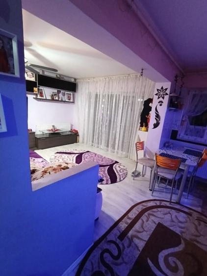 Apartament cu 3 camere decomandat, mobilat în Florești