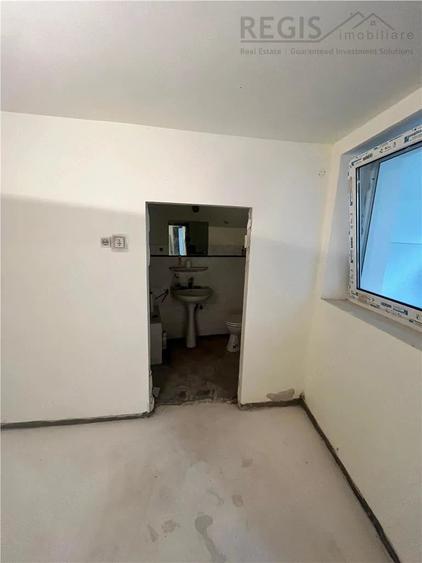 Casă cu 5 camere cu Teren 1590 Mp în Schei
