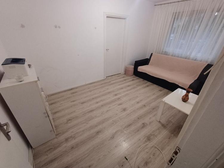 Apartament cu 2 camere semidecomandat în Craiovița Nouă