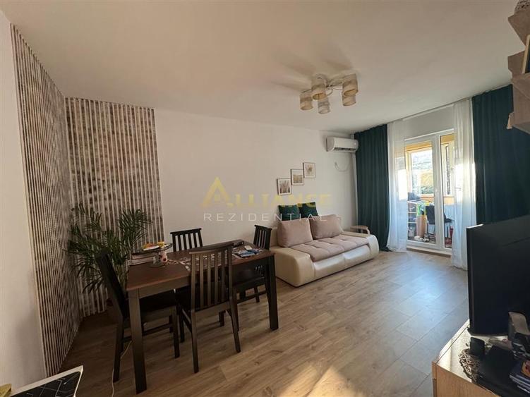 Apartament cu 2 camere decomandat, mobilat în Central