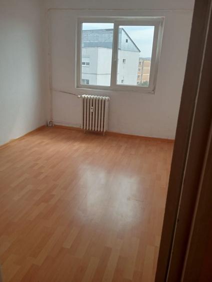Apartament cu 2 camere semidecomandat în Milcov